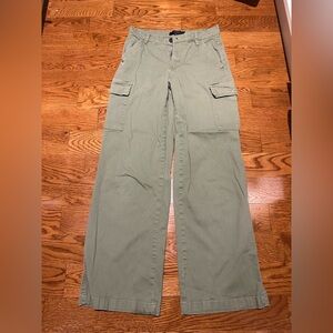Forever 21 green Cargo Pants size small